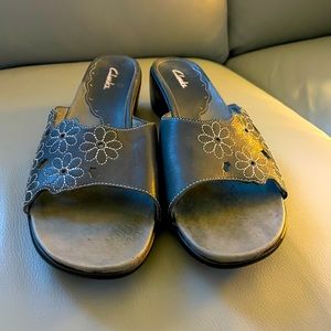 Clark’s Navy blue low heeled slides size 9
